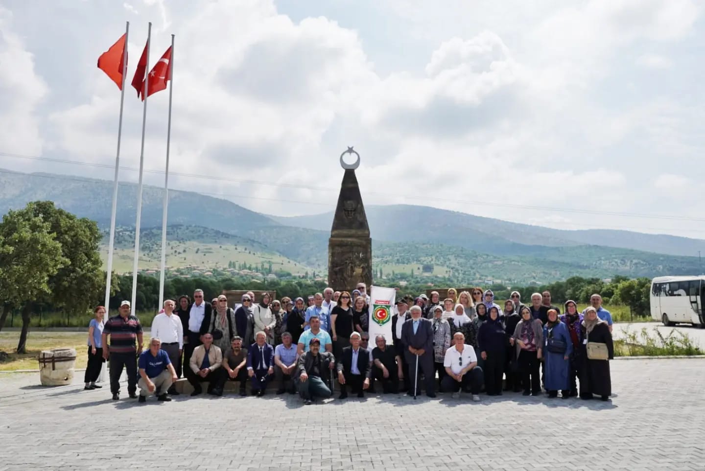 Çivril Belediyesi olarak Türkiye Harp Malülü Gaziler Şehit Dul ve Yetimleri Derneği üyelerini ilçemizde bulunan gazi ve şehit yakınları ile buluşturduk.