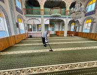 BELEDİYE  RAMAZAN ÖNCESİ CAMİLERDE TEMİZLİK ÇALIŞMASI GERÇEKLEŞTİRİYOR