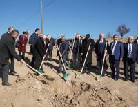 ÇİVRİL’DE 15 TEMMUZ ŞEHİTLERİ ANISINA CEVİZ FİDANI DİKİLDİ 