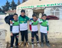 YEŞİL ÇİVRİL BELEDİYE SPOR KULÜP YÖNETİMİ,DEPREM BÖLGESİ HATAY'IN SAMANDAĞ İLÇESİNDE FAALİYET GÖSTEREN AŞEVİMİZİ ZİYARET ETTİ.