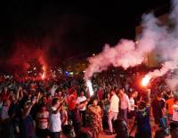 ÇEYREK FİNAL COŞKUSU MEYDANLARA SIĞMADI