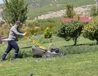 ÇİVRİL’DEKİ MESİRELİK ALANLARDA BAKIM VE ONARIM YAPILIYOR